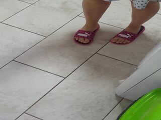 Stap mam zonder slipjes onder mini rok terwijl stap zoon pulled uit zijn lul