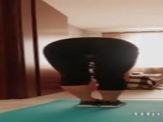 Thuis isolating&period; hij neuken mij gedurende mijn yoga hour&period; creampie amateur