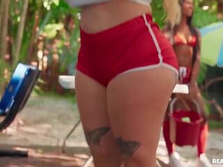 Squeaky lau sạch đi chơi thực tế kings: ngực x xếp hạng video chiến công. skylar vox