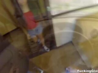 他妈的 眼镜 - 大公鸡 男女共学 caroline 射线 青少年 色情
