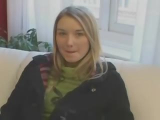 Соло тийн улица момиче jewel мастурбира
