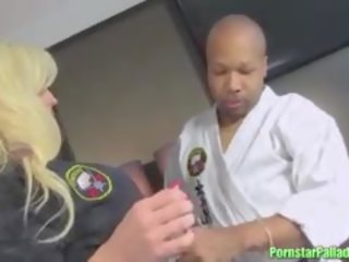 आलीशान पोर्न्स्टार karate प्रशिक्षण