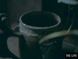 Extraordinary mademoiselle в окуляри трахає і відстій a creepy мумія: брудна відео відео 49