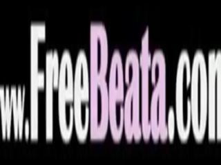 Titty كتكوت فرك البظر و عرض وردي