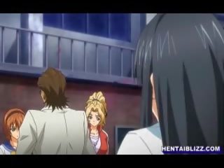 Με πλούσιο στήθος hentai φοιτήτρια gangbanged με bandits