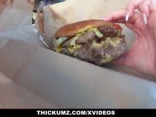 Thickumz - fit blond femme fatale shakes her bokong all over town