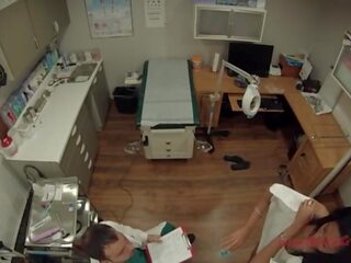 Arg süütu segatud adolescent undergoes mandatory uus õpilane physical - girlsgonegyno&period;com bella&comma; tampa ülikool physical - osa 4 kohta 7