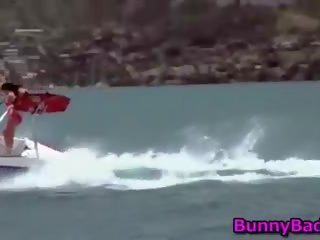 Привабливий плейбой кролик немовлята може будь ласка a людина