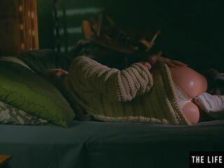 সুপার সাদা প্লাবিত মধ্যে ঘাম যেমন সে হস্তমৈথুন থেকে একটি | xhamster