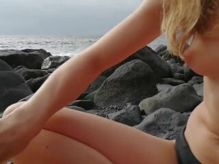 สาธารณะ อ่อนไวต่อความรู้สึก ใช้มือ ที่ ชายหาด â ใหญ่ นม: ฟรี xxx คลิป a4 | xhamster