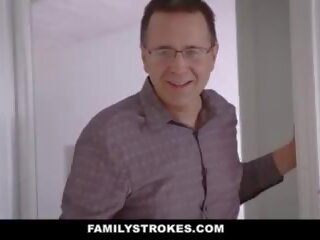 Futand pas mama: gratis fiu fucks Adult video clamă 33