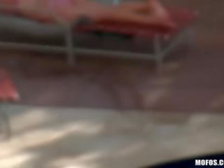 Curvy brune seductress duke pasur i madh x nominal film