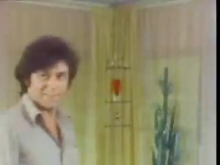 Menggoda kerinting si rambut coklat mengongkek dua buddies dalam vintaj kotor klip