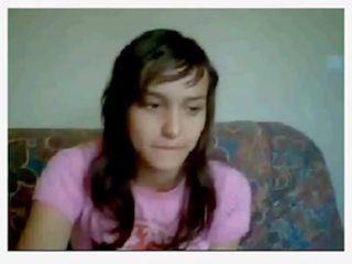 19 বছর পুরাতন তরুণ damsel দেখাচ্ছে টাইট শরীর - morecamgirls.com