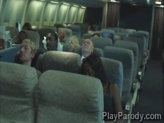 2 възбуден stewardesses познавам как към моля на passengers
