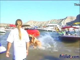 Acestea pui sunt fierbinte pentru trot