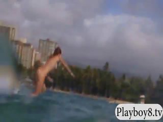 Marvellous 女孩 enjoyed 袒胸 jetski 行動 在 該 當地 regatta
