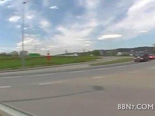 Пленителен млад дама получава прецака кучешка