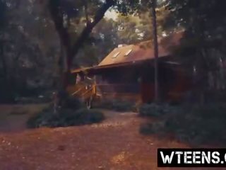 দুধাল মহিলা সাদা শৃগালী marsha মে পায় বিমোহিত এবং হার্ডকোর উপর সোফা