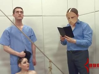 Tremendous гот молодий молодий володарка отримує жорстокий painal і дупа для рот